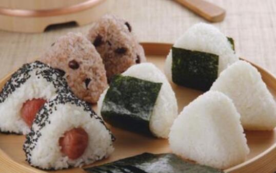 饭团怎么做 饭团的做法流程实例教程