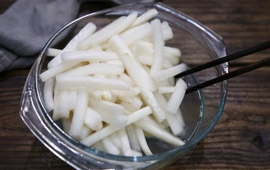 萝卜泡脚的作用及忌讳 白萝卜的功效