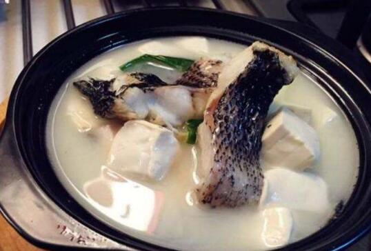 黑鱼怎么做美味 鲫鱼的做法教程