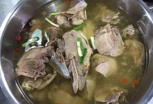 鹅肉汤如何做 喝鹅肉汤的益处与弊端