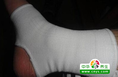 脚扭伤肿了该怎么办 怎样能退肿