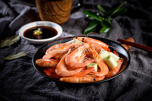 柿子饼和虾能一起吃吗