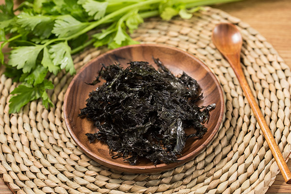 柿子饼和虾能一起吃吗