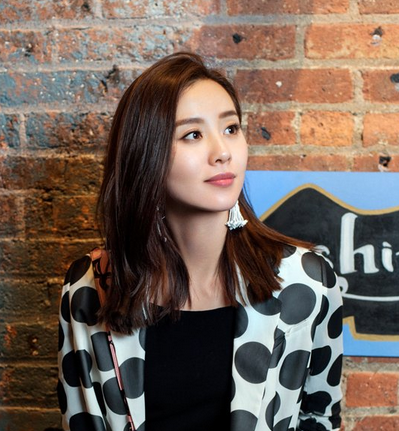 女孩中长发烫发头型 刘诗诗来示范性