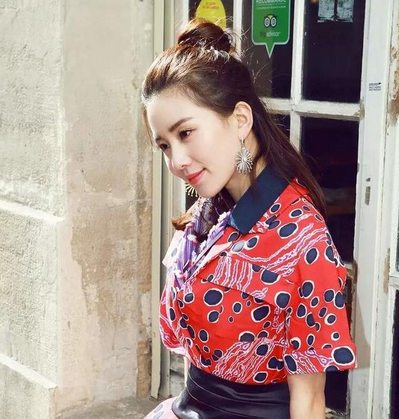 女孩中长发烫发头型 刘诗诗来示范性