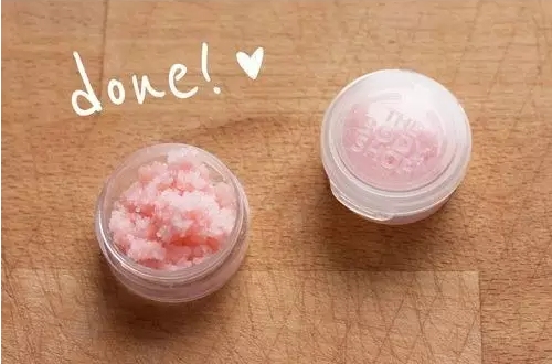 唇膏尴尬瞬间 嘴唇起皮弓背形密封剂