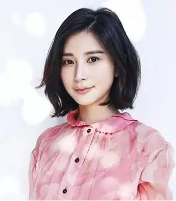合适30岁女人的头型 酒赤红头发颜色微卷发外观